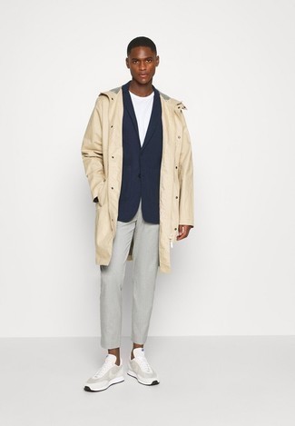 20 Jährige: Hellbeige Regenjacke kombinieren – 68 Herren Outfits