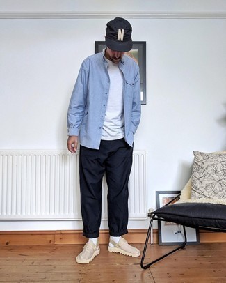 Welche Chinohosen mit hellbeige Slip-On Sneakers zu tragen – 67 Herren Outfits