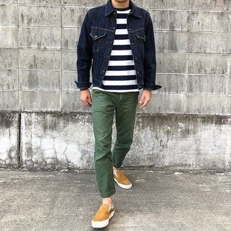Welche Chinohosen mit hellbeige Slip-On Sneakers zu tragen – 67 Herren Outfits