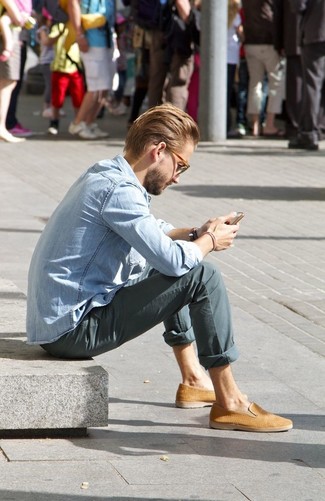 Welche Chinohosen mit hellbeige Slip-On Sneakers zu tragen – 67 Herren Outfits