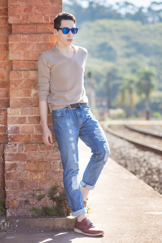 Hellbeige Pullover mit einem V-Ausschnitt kombinieren – 64 Herbst Herren Outfits