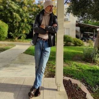 Wie hellbeige Wollrollkragenpullover mit dunkelblauer Jeans zu kombinieren – 27 Herren Outfits