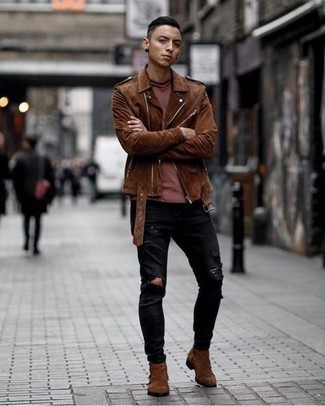 20 Jährige: Wie schwarze Jeans mit brauner Jacke zu kombinieren – 33 Casual Herren Outfits warm Wetter: Für ein bequemes Couch-Outfit, kombinieren Sie eine braune Jacke mit schwarzen Jeans. Fühlen Sie sich mutig? Vervollständigen Sie Ihr Outfit mit braunen Chelsea Boots aus Wildleder.