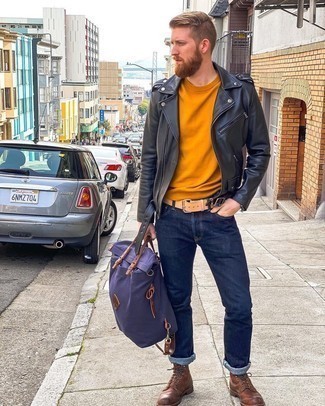 30 Jährige: Bikerjacke kombinieren – 500+ Herren Outfits: Kombinieren Sie eine Bikerjacke mit dunkelblauen Jeans für ein sonntägliches Mittagessen mit Freunden. Fügen Sie eine dunkelbraune Lederfreizeitstiefel für ein unmittelbares Style-Upgrade zu Ihrem Look hinzu.