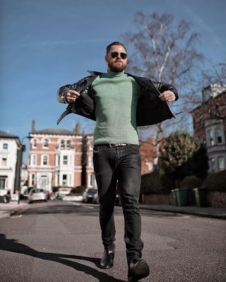 Grünen Pullover kombinieren – 32 Herren Outfits kühl Wetter: Kombinieren Sie einen grünen Pullover mit schwarzen Jeans, um mühelos alles zu meistern, was auch immer der Tag bringen mag. Schwarze Chelsea Boots aus Leder sind eine einfache Möglichkeit, Ihren Look aufzuwerten.