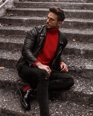 Roten Wollrollkragenpullover kombinieren – 57 Herren Outfits: Für ein bequemes Couch-Outfit, kombinieren Sie einen roten Wollrollkragenpullover mit schwarzen Jeans mit Destroyed-Effekten. Fühlen Sie sich ideenreich? Entscheiden Sie sich für schwarzen Chelsea Boots aus Leder.