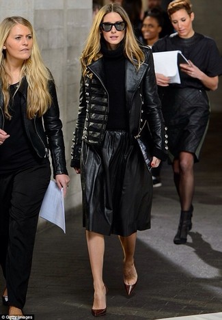 schwarzer Midirock aus Leder mit Falten von DKNY