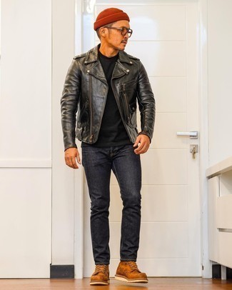 Leder Bikerjacke kombinieren – 500+ Herren Outfits: Erwägen Sie das Tragen von einer Leder Bikerjacke und dunkelgrauen Jeans für ein großartiges Wochenend-Outfit. Fühlen Sie sich ideenreich? Ergänzen Sie Ihr Outfit mit einer rotbraunen Lederfreizeitstiefeln.