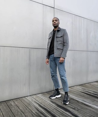 Welche T-Shirts mit einem Rundhalsausschnitt mit schwarzer und weißer Sportschuhe zu tragen – 619+ Herren Outfits
