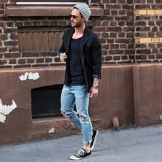 Schwarze und weiße Segeltuch niedrige Sneakers kombinieren – 1972+ Herren Outfits