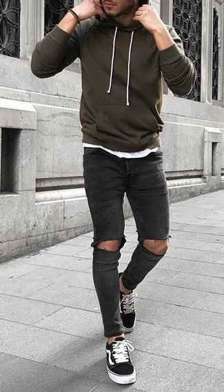 Schwarze und weiße Segeltuch niedrige Sneakers kombinieren – 1972+ Herren Outfits
