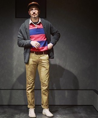 Welche Strickjacken mit schwarzen und weißen T-Shirts mit einem Rundhalsausschnitt zu tragen – 68 Herren Outfits