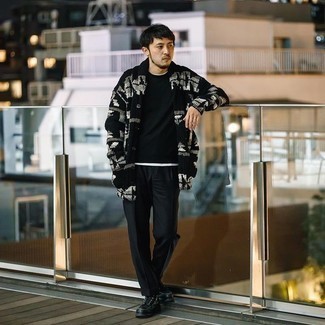 Welche Strickjacken mit schwarzen und weißen T-Shirts mit einem Rundhalsausschnitt zu tragen – 68 Herren Outfits