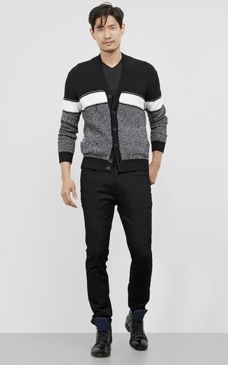 Welche Strickjacken mit schwarzen und weißen T-Shirts mit einem Rundhalsausschnitt zu tragen – 68 Herren Outfits