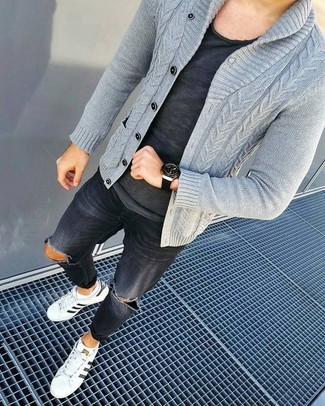 Welche Strickjacken mit schwarzen und weißen T-Shirts mit einem Rundhalsausschnitt zu tragen – 68 Herren Outfits