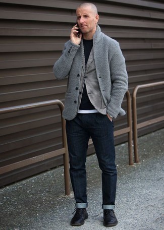 Welche Strickjacken mit schwarzen und weißen T-Shirts mit einem Rundhalsausschnitt zu tragen – 68 Herren Outfits