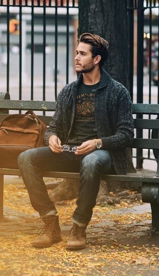 Welche Strickjacken mit schwarzen und weißen T-Shirts mit einem Rundhalsausschnitt zu tragen – 68 Herren Outfits