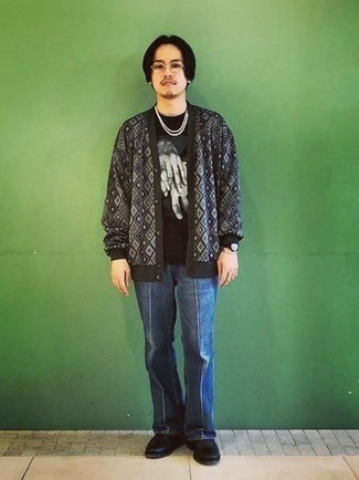 Welche Strickjacken mit schwarzen und weißen T-Shirts mit einem Rundhalsausschnitt zu tragen – 68 Herren Outfits