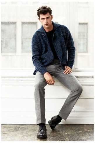 Welche Strickjacken mit schwarzen und weißen T-Shirts mit einem Rundhalsausschnitt zu tragen – 68 Herren Outfits