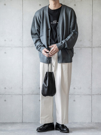 Welche Strickjacken mit schwarzen und weißen T-Shirts mit einem Rundhalsausschnitt zu tragen – 68 Herren Outfits