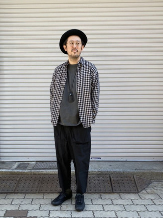 Schwarzes und weißes Langarmhemd mit Vichy-Muster kombinieren – 19 Herren Outfits
