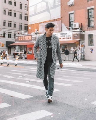 Schwarzen und weißen Mantel mit Vichy-Muster kombinieren – 16 Herren Outfits