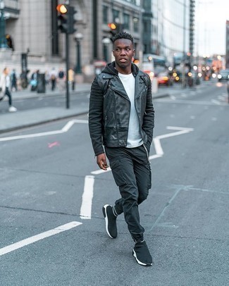 Schwarze und weiße horizontal gestreifte Socken kombinieren – 73 Herren Outfits