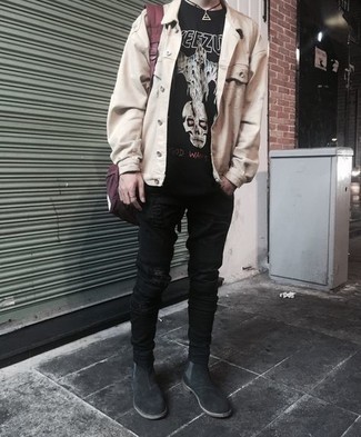 Wie schwarzes und weißes bedrucktes T-Shirt mit einem Rundhalsausschnitt mit schwarzer Jeans mit Destroyed-Effekten zu kombinieren – 37 Herren Outfits