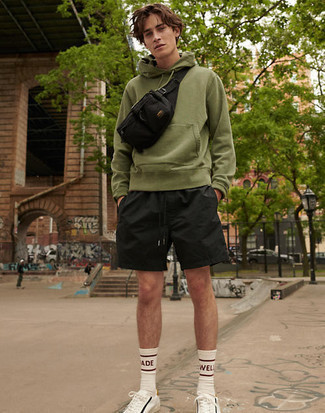 Schwarze Segeltuch Bauchtasche kombinieren – 202 Herren Outfits