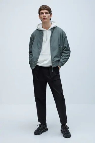 Welche Bomberjacken mit schwarzer Cargohose zu tragen – 25 Herren Outfits
