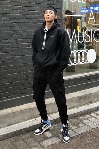 Welche Pullover mit einem Kapuze mit schwarzer Cargohose zu tragen – 60 Herren Outfits