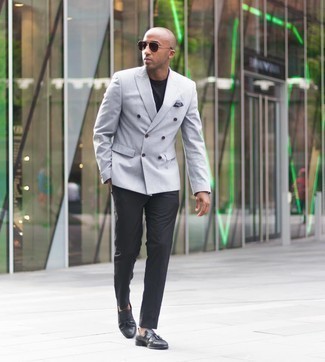 Schwarzes Einstecktuch mit Karomuster kombinieren – 9 Herren Outfits
