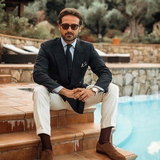 Schwarzes Einstecktuch mit Karomuster kombinieren – 9 Herren Outfits