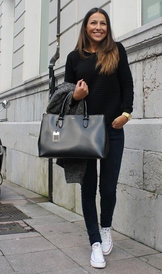 Welche Mäntel mit schwarzen Pullovers mit einem Rundhalsausschnitt zu tragen – 102 Damen Outfits