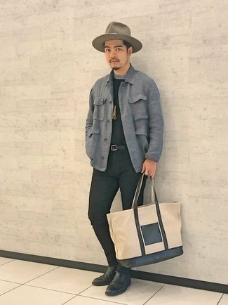 Wie schwarzes T-Shirt mit einem Rundhalsausschnitt mit schwarzer Chelsea Boots aus Leder zu kombinieren – 186 Herren Outfits