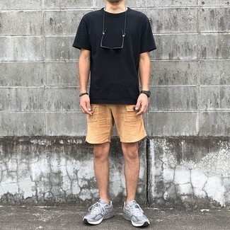 30 Jährige: Welche Shorts mit schwarzen T-Shirts mit einem Rundhalsausschnitt zu tragen – 105 Herren Outfits