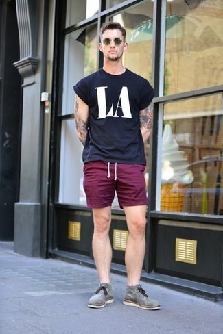 Welche Shorts mit schwarzen T-Shirts mit einem Rundhalsausschnitt zu tragen – 228 Herren Outfits