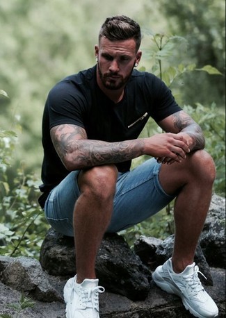 Welche Shorts mit schwarzen T-Shirts mit einem Rundhalsausschnitt zu tragen – 228 Herren Outfits