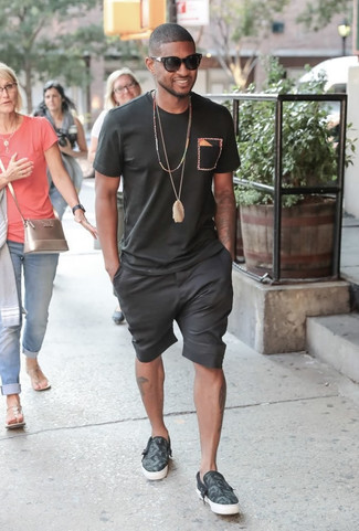 Welche Shorts mit schwarzen T-Shirts mit einem Rundhalsausschnitt zu tragen – 228 Herren Outfits