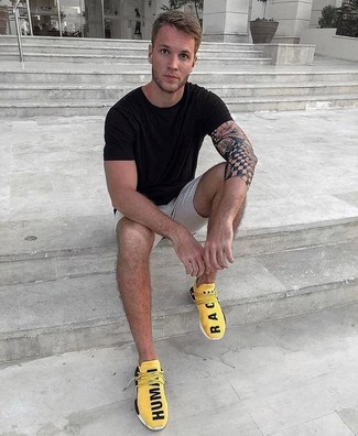 Welche Shorts mit schwarzen T-Shirts mit einem Rundhalsausschnitt zu tragen – 228 Herren Outfits