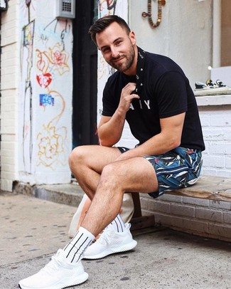 Welche Shorts mit schwarzen T-Shirts mit einem Rundhalsausschnitt zu tragen – 228 Herren Outfits