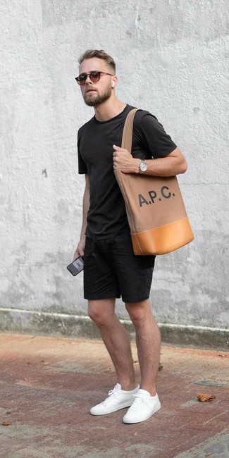 30 Jährige: Welche Shorts mit schwarzen T-Shirts mit einem Rundhalsausschnitt zu tragen – 105 Herren Outfits
