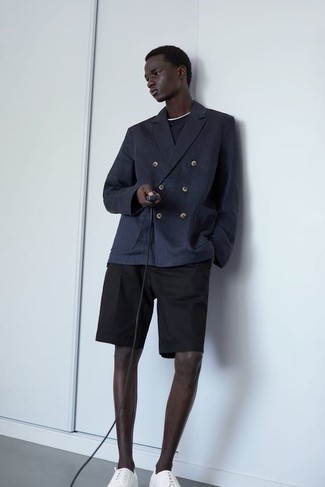 Welche Shorts mit schwarzen T-Shirts mit einem Rundhalsausschnitt zu tragen – 228 Herren Outfits