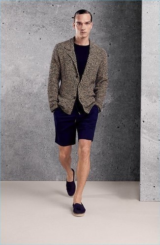 Welche Shorts mit schwarzen T-Shirts mit einem Rundhalsausschnitt zu tragen – 228 Herren Outfits