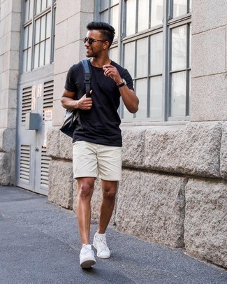 30 Jährige: Welche Shorts mit schwarzen T-Shirts mit einem Rundhalsausschnitt zu tragen – 105 Herren Outfits