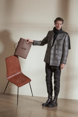 Wie schwarzes Businesshemd mit schwarzer Lederfreizeitstiefel zu kombinieren – 3 Herren Outfits