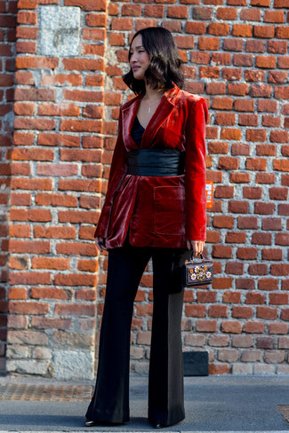 Schwarze Schlaghose kombinieren – 40 Damen Outfits