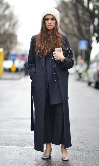 Schwarze Schlaghose kombinieren – 40 Damen Outfits