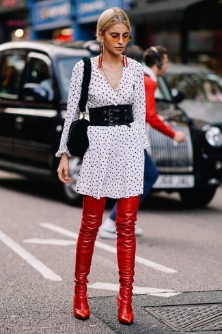 Schwarze Pelz Umhängetasche kombinieren – 12 Damen Outfits