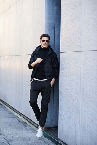 Welche Rollkragenpullover mit schwarzen Pullovers mit einem Kapuze zu tragen – 26 Herren Outfits
